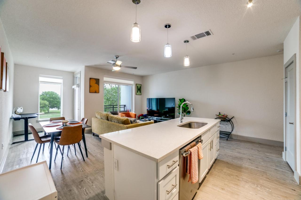 Downtown Apartment With Riverwalk Views Free Parking Pet Friendly Centrally Located On The Riverwalk San Antonio Eksteriør billede